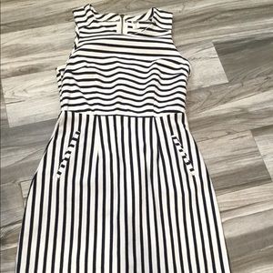 Old Navy striped side pocket dress